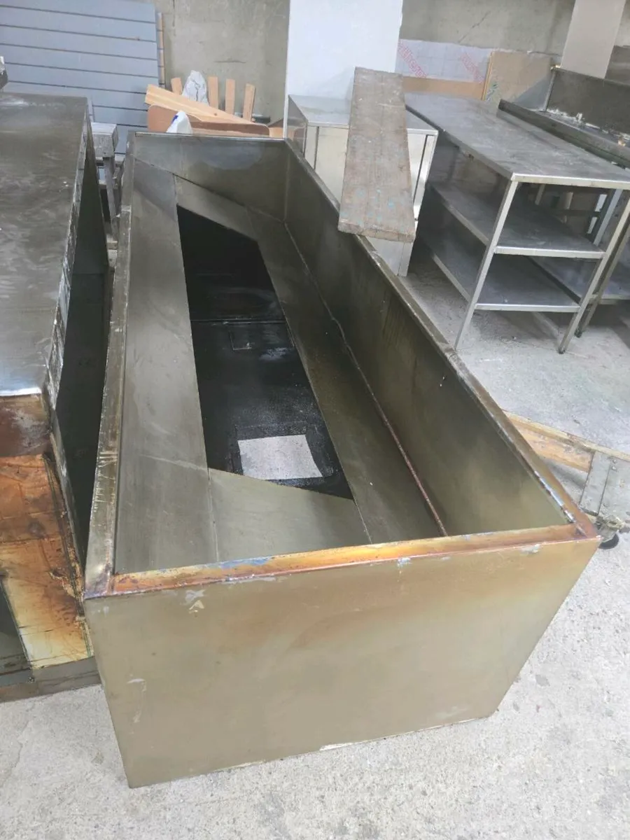 Stainless steel benches and sinks - Image 4
