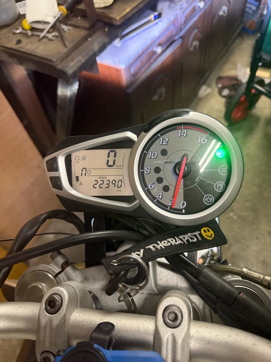 Triumph Street Triple 675 - Image 2