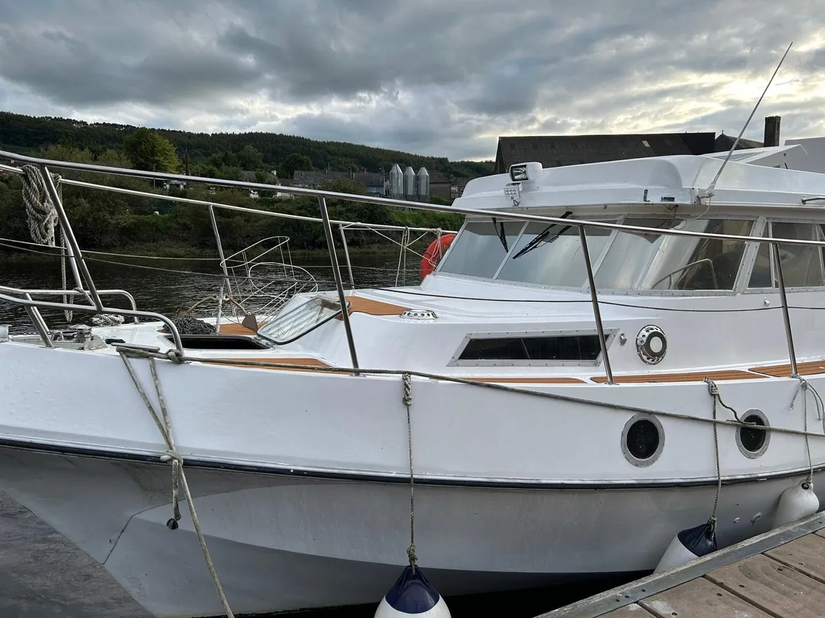 Boat house - Image 1