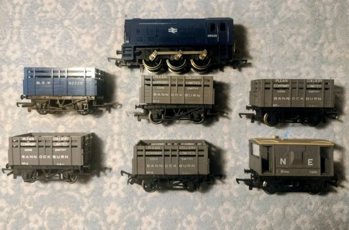 Final reduction !!  Lima Class 09 shunter+ 6 wagon - Image 1