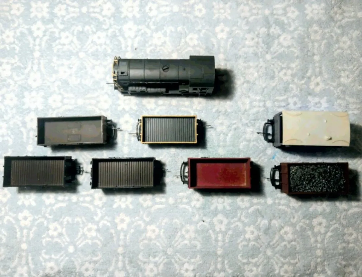 Final reduction!   Wrenn 08 Shunter + 7 Wagons - Image 2