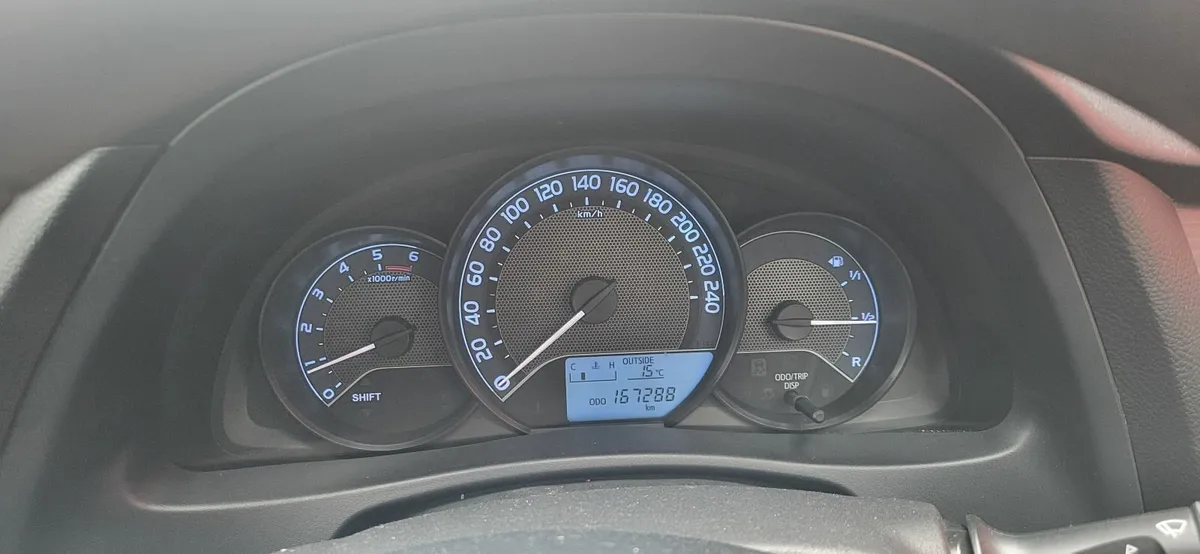 Toyota Auris 2015 - Image 3