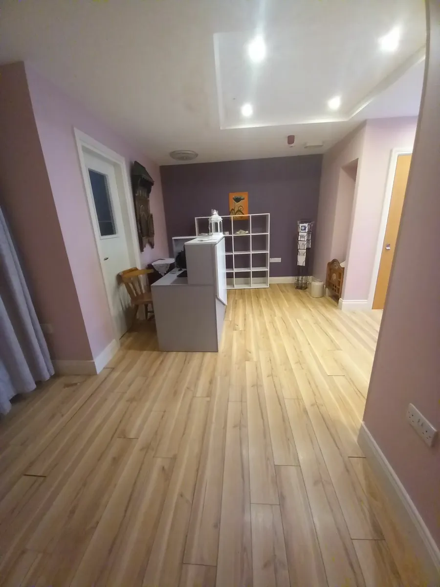 Reception desk - Image 2