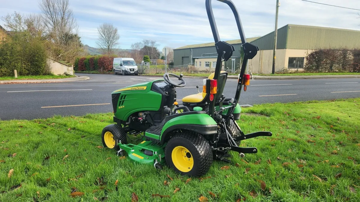 John Deere 1026R - Image 2