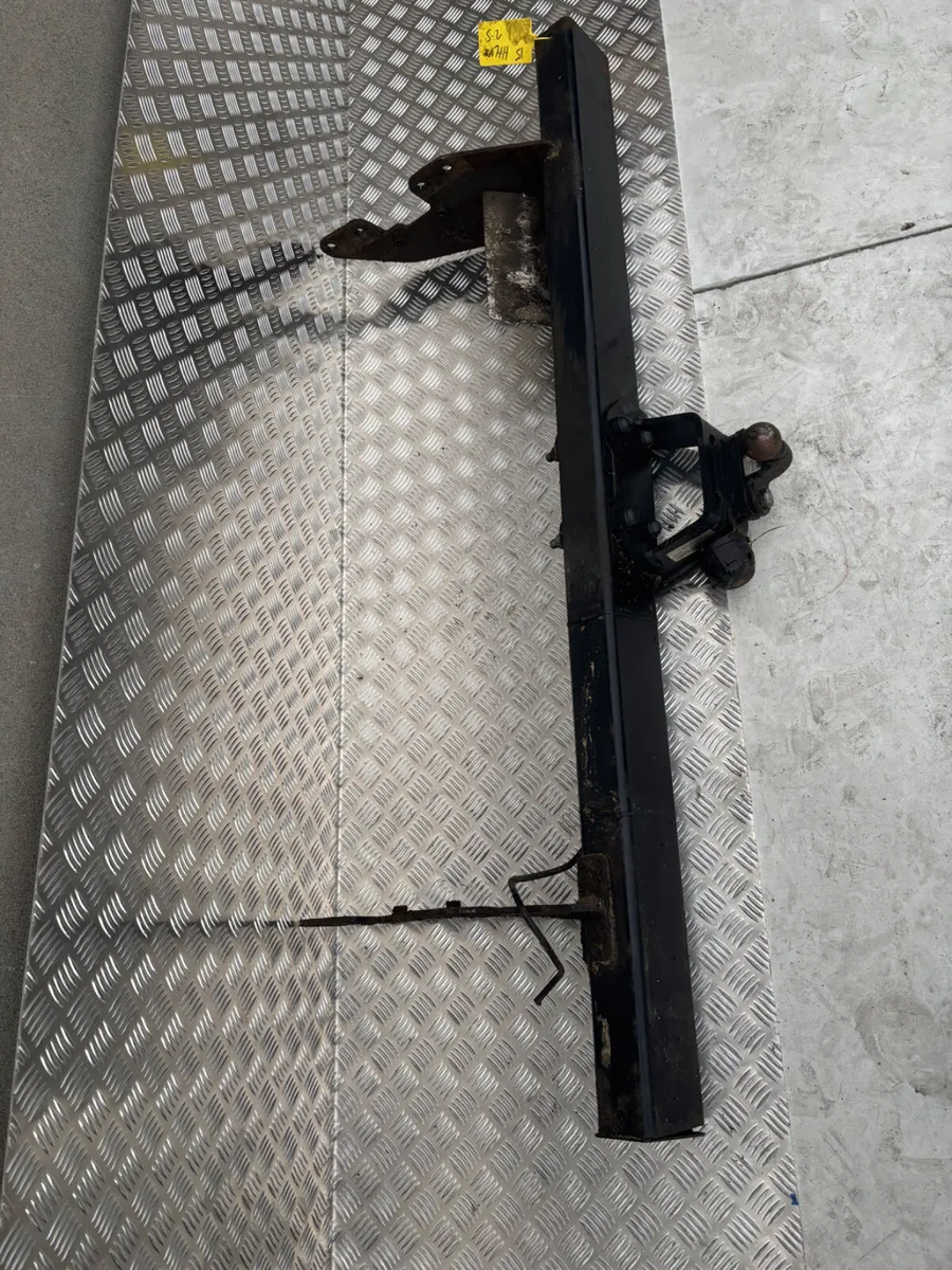 2014 Toyota Hilux Rear Tow bar - Image 2