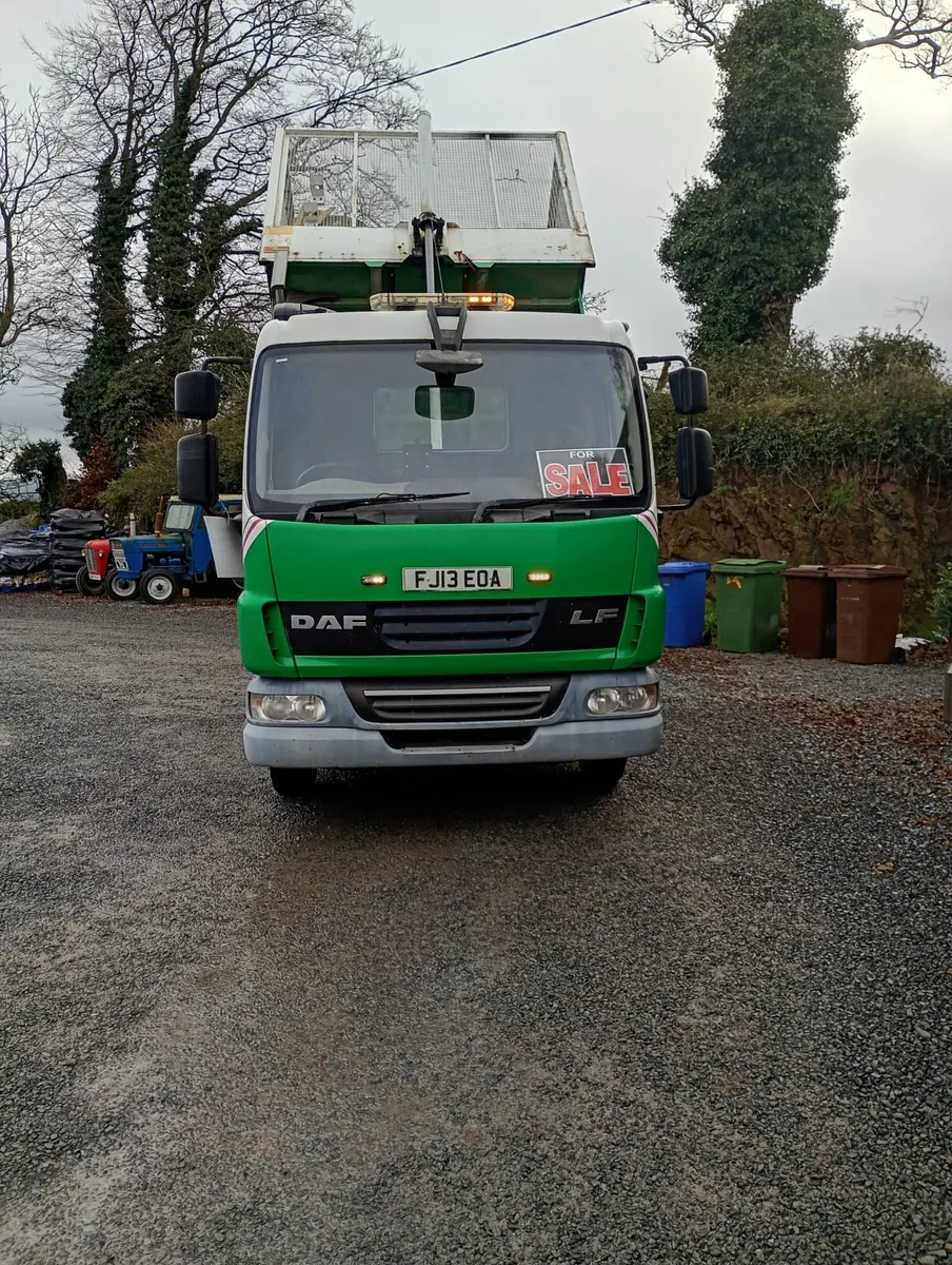 Leyland DAF 45 caged Tipper with tail lift & winch - Image 3