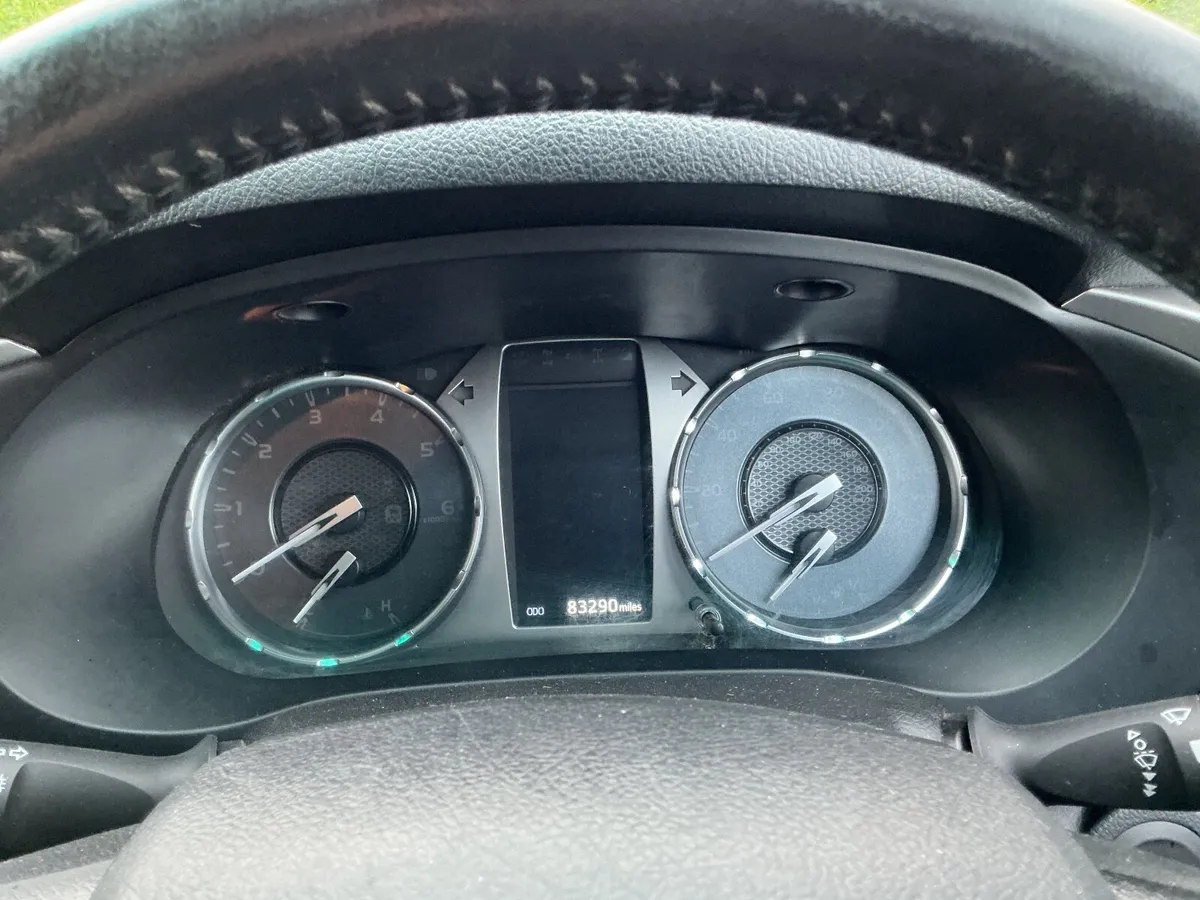 Toyota Hilux 2023 - Image 4