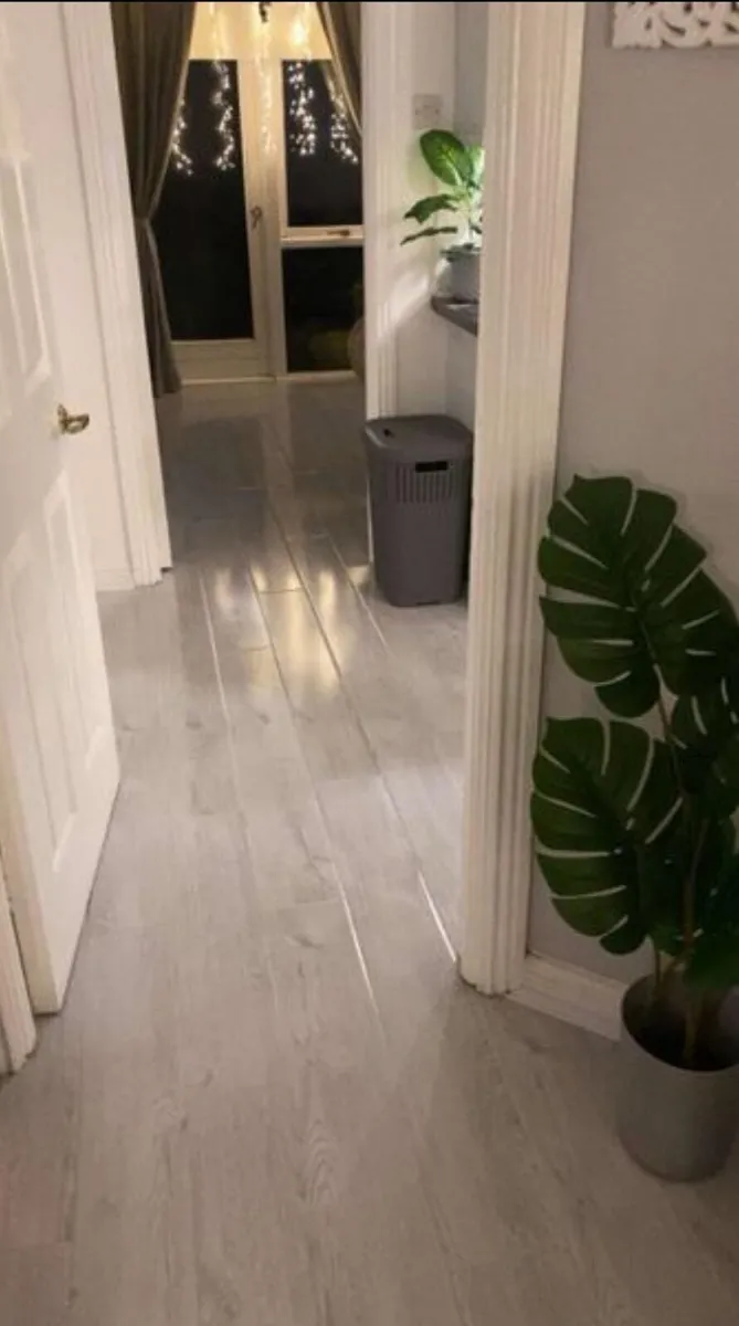 New 12mm Ice Laminated Flooring High Gloss - Image 2