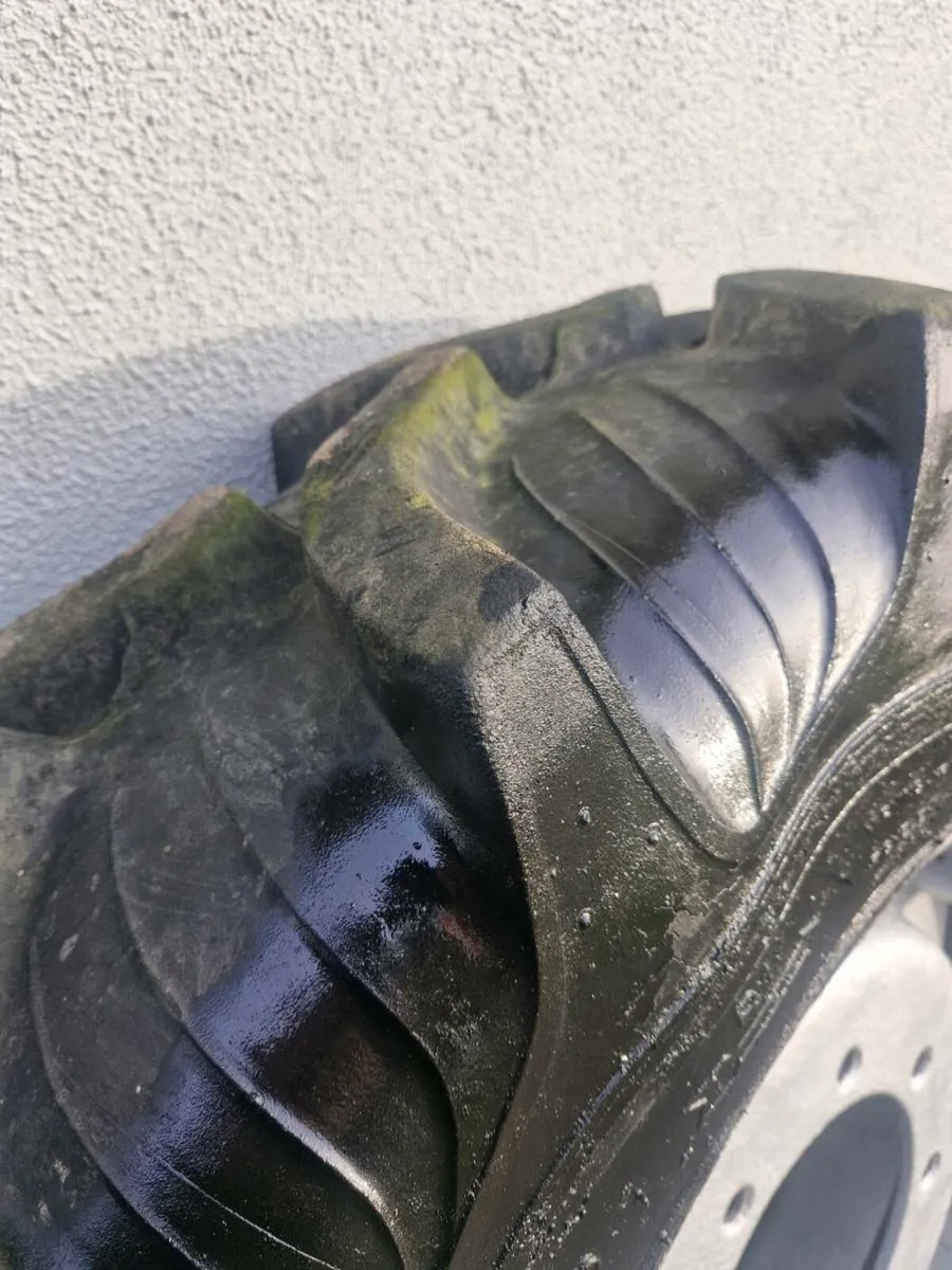 12.4.R.24. Suit.  Ford. Case. John deer. Etc. - Image 2