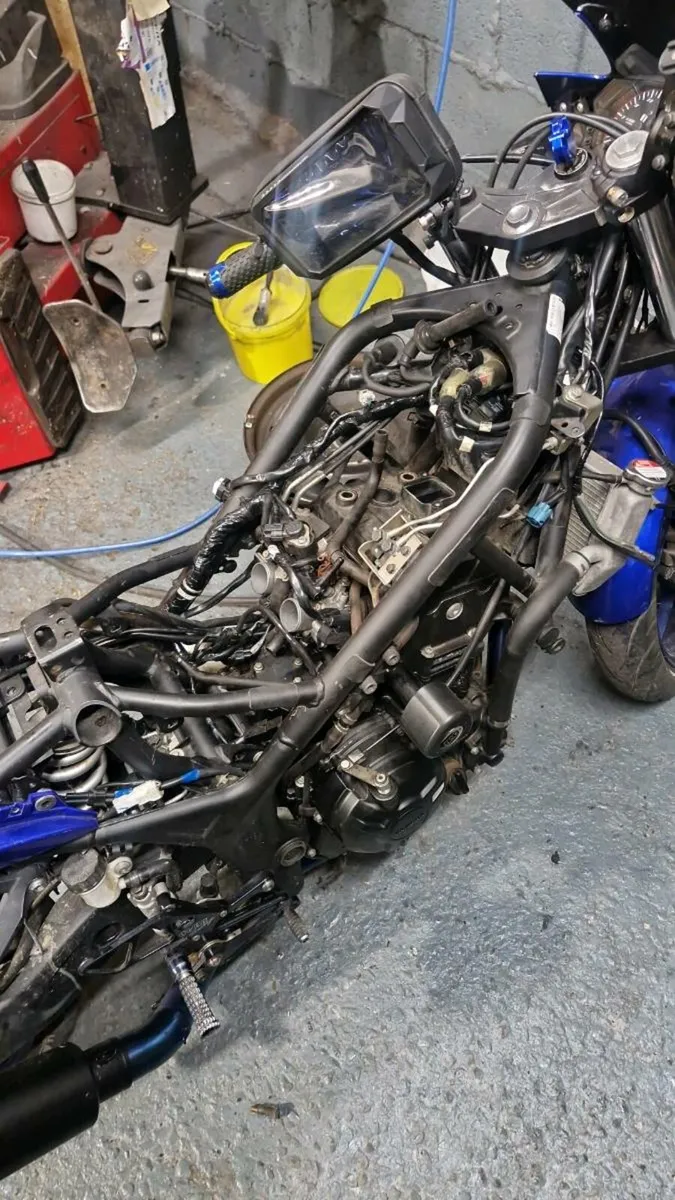 Yamaha r3 parts - Image 2