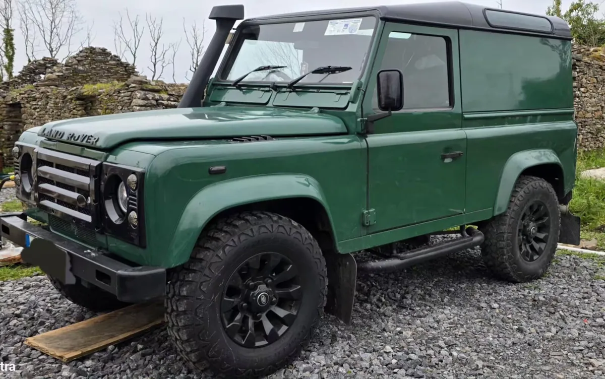 Land rover defender - Image 1
