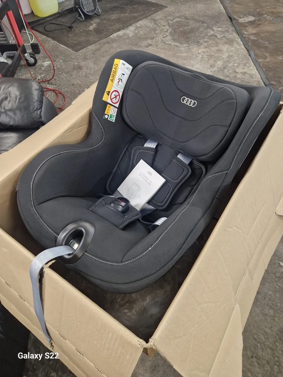 Audi child seat i-Size - Image 1