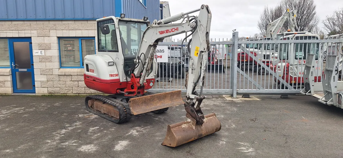 Takeuchi TB230 Digger - Image 3