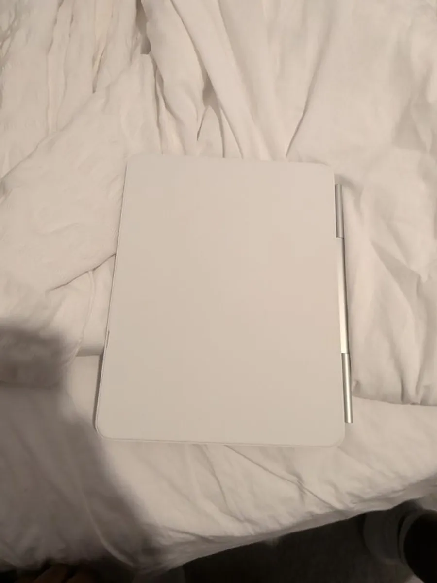 Apple Magic Keyboard (A2925) for iPad Pro 13" M4 - White - Image 3