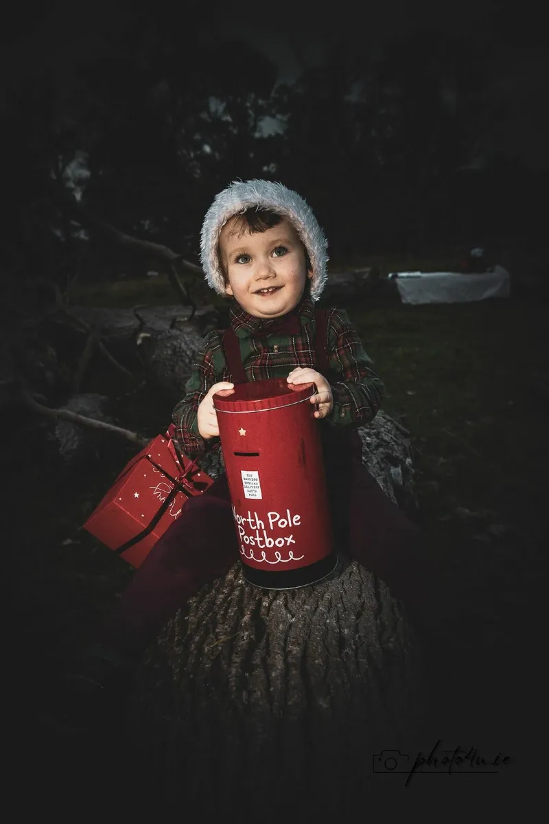 Christmas Family Photographer – Home Photo Session - Image 3