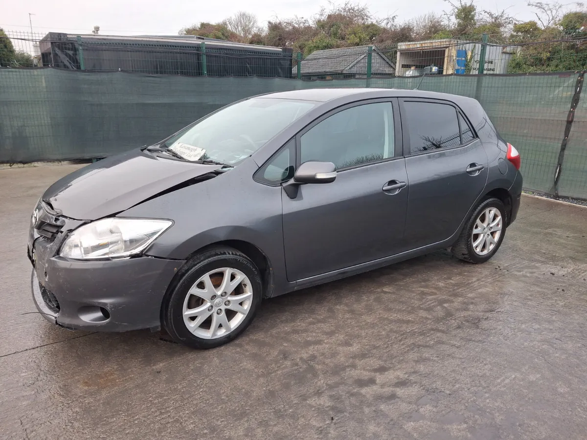 2011 Toyota Auris 1.3 Petrol - Image 2