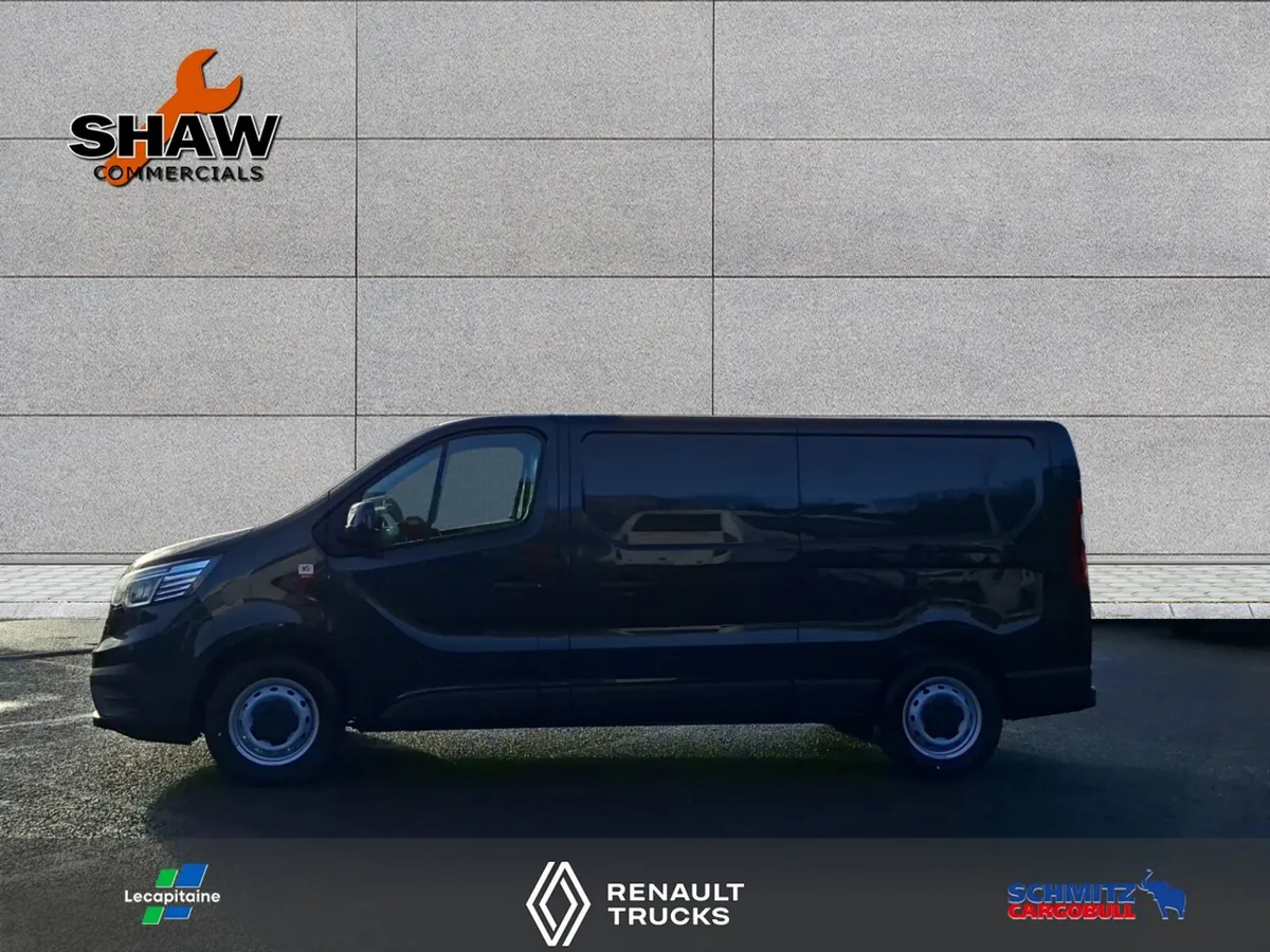 Renault Trafic Red Edition Black - Ready for 261 - Image 2