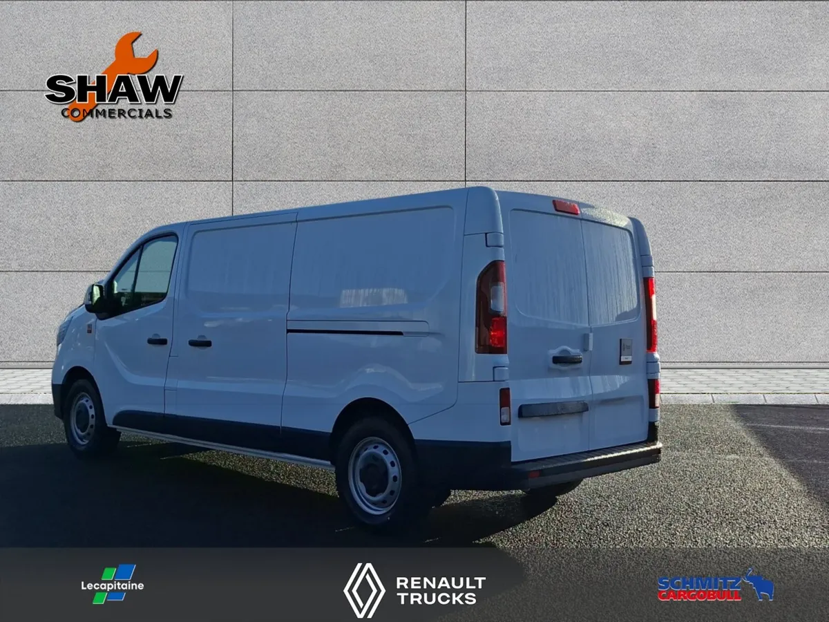 Renault Trafic Red Edition White - Ready for 261 - Image 3
