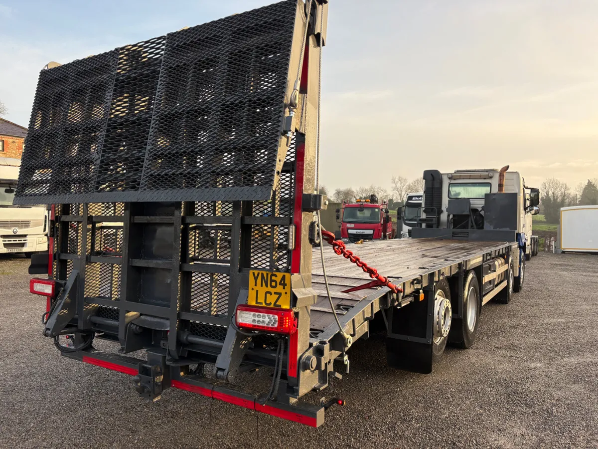 Volvo FM 370 8x2 30Ft Beavertail - Image 4