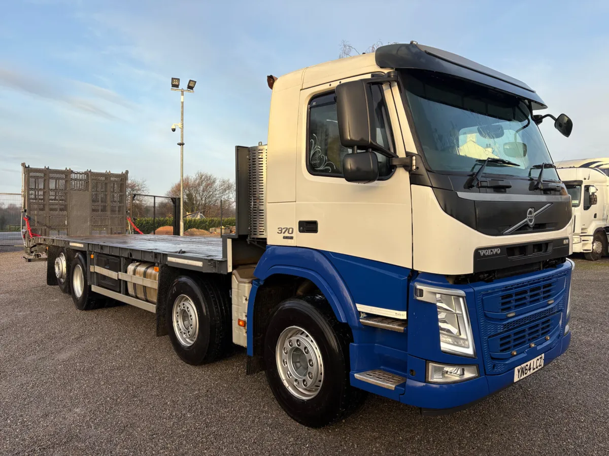 Volvo FM 370 8x2 30Ft Beavertail - Image 2