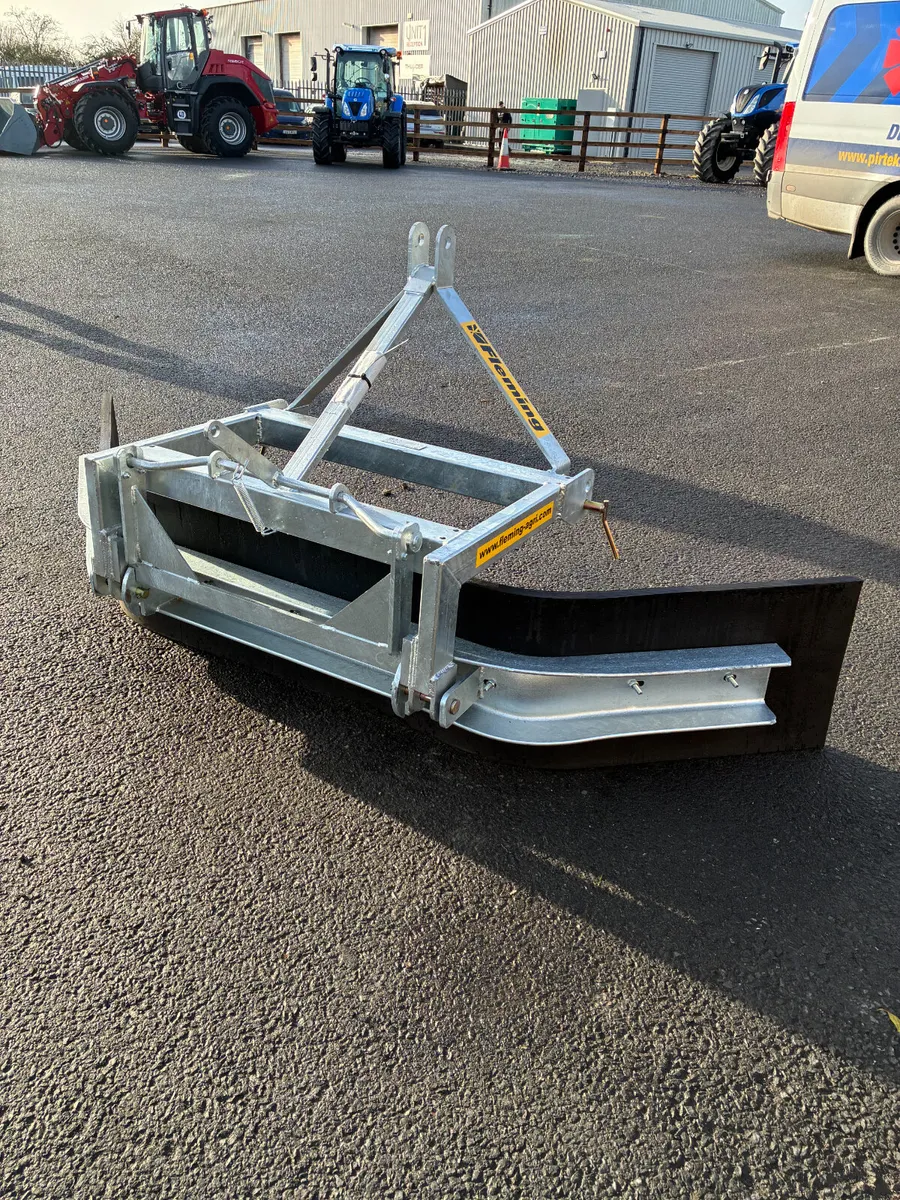 Fleming Rubber Yard Scraper - Image 4