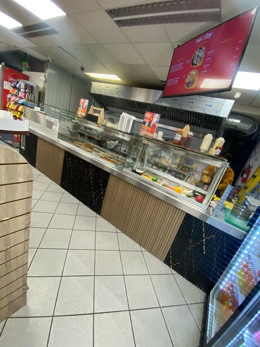 Retail shop +hot&cold Dali and icecream shop - Image 3