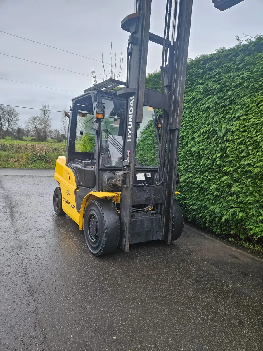 Hyundai 5 ton diesel forklift - Image 1