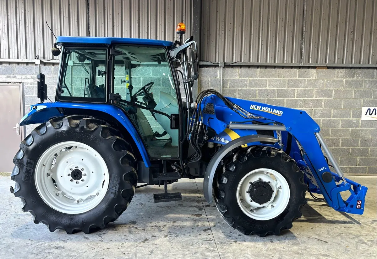 2011 NEW HOLLAND T5070 c/w LOADER - Image 1