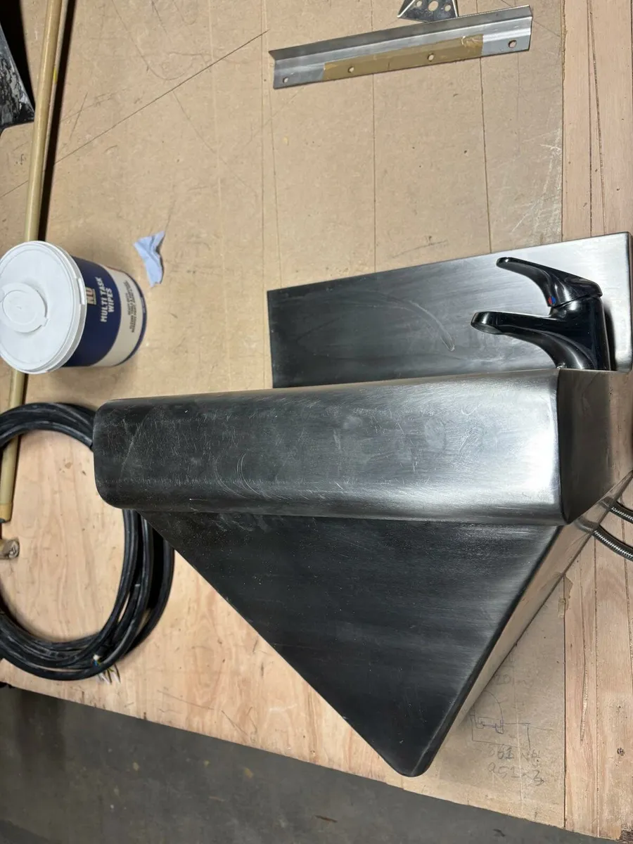 Stainless sink - Image 1