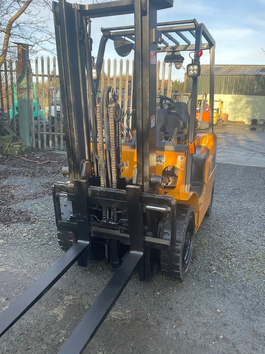 FORKLIFT - Image 2