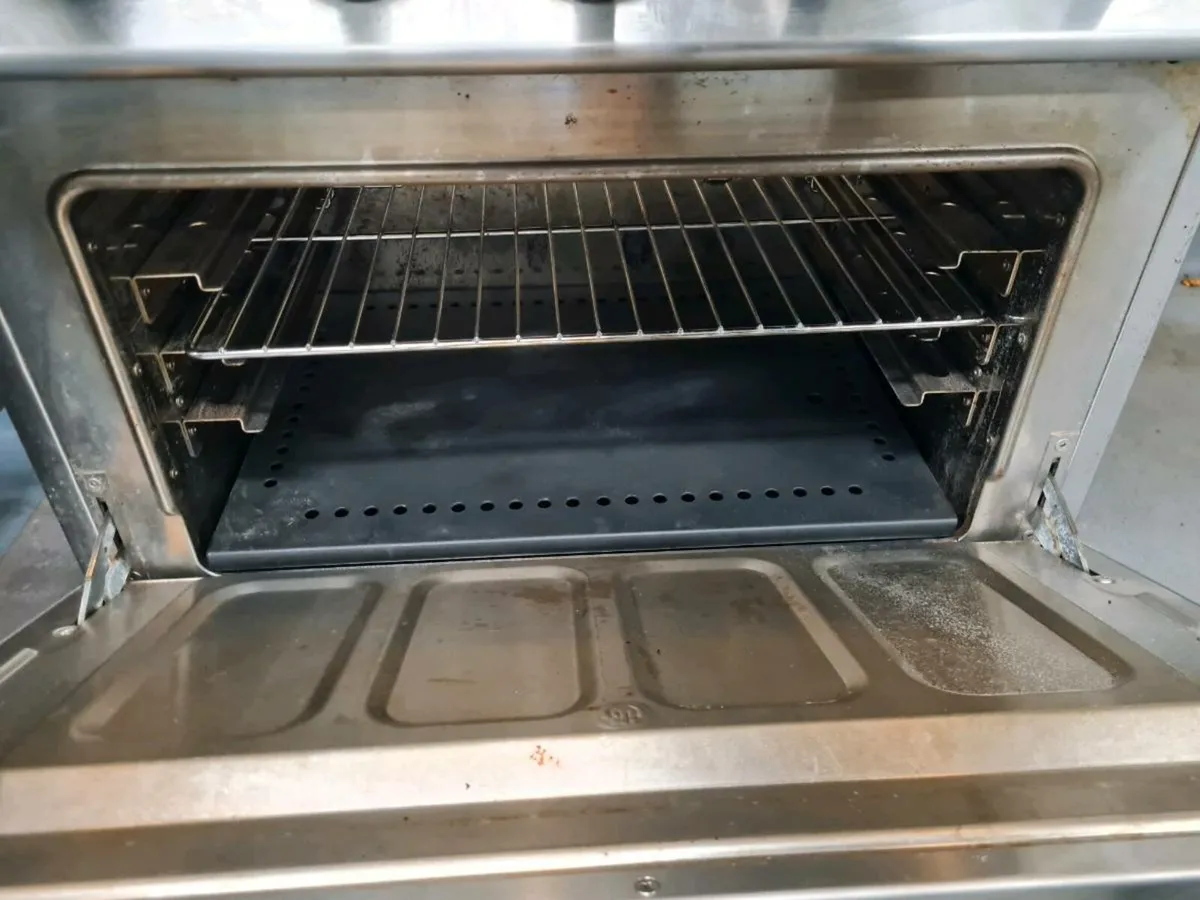 Bertos 4 Ring Gas Cooker - Image 4