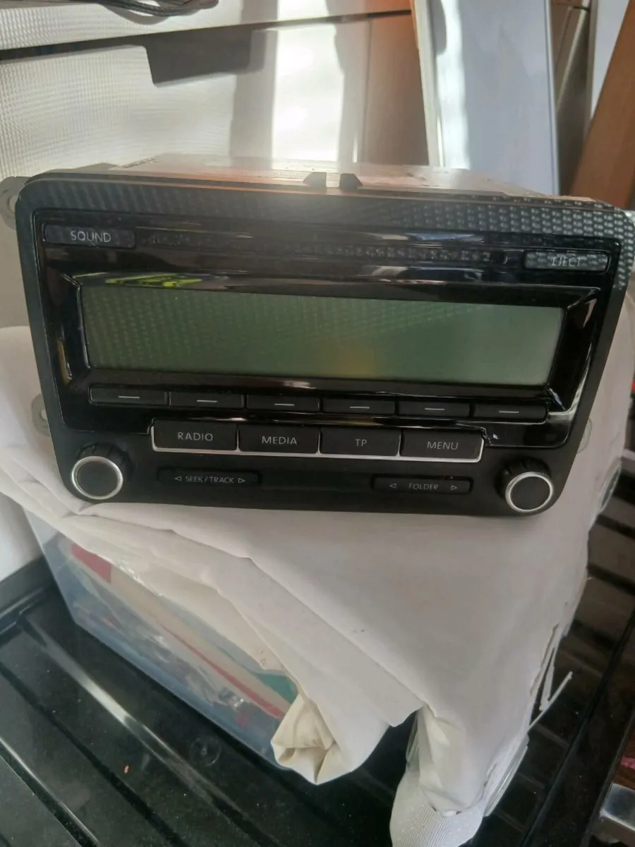 Car Radios - Image 1