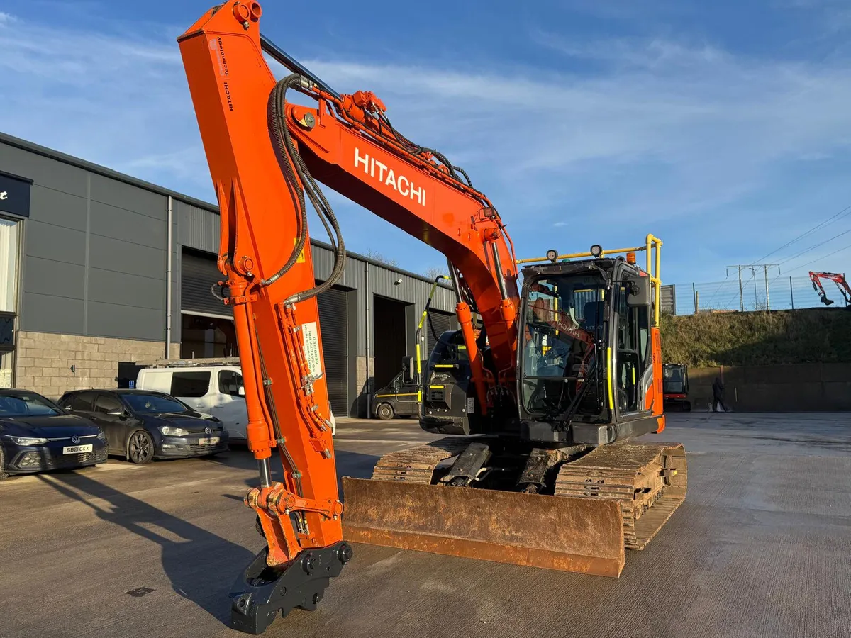 2022 Hitachi ZX135USBL-7 - Image 3