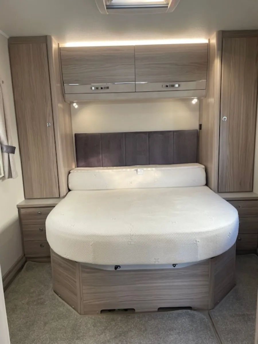 ⭐️2021 Elddis Affinity 550 Island bed motor mover⭐ - Image 4