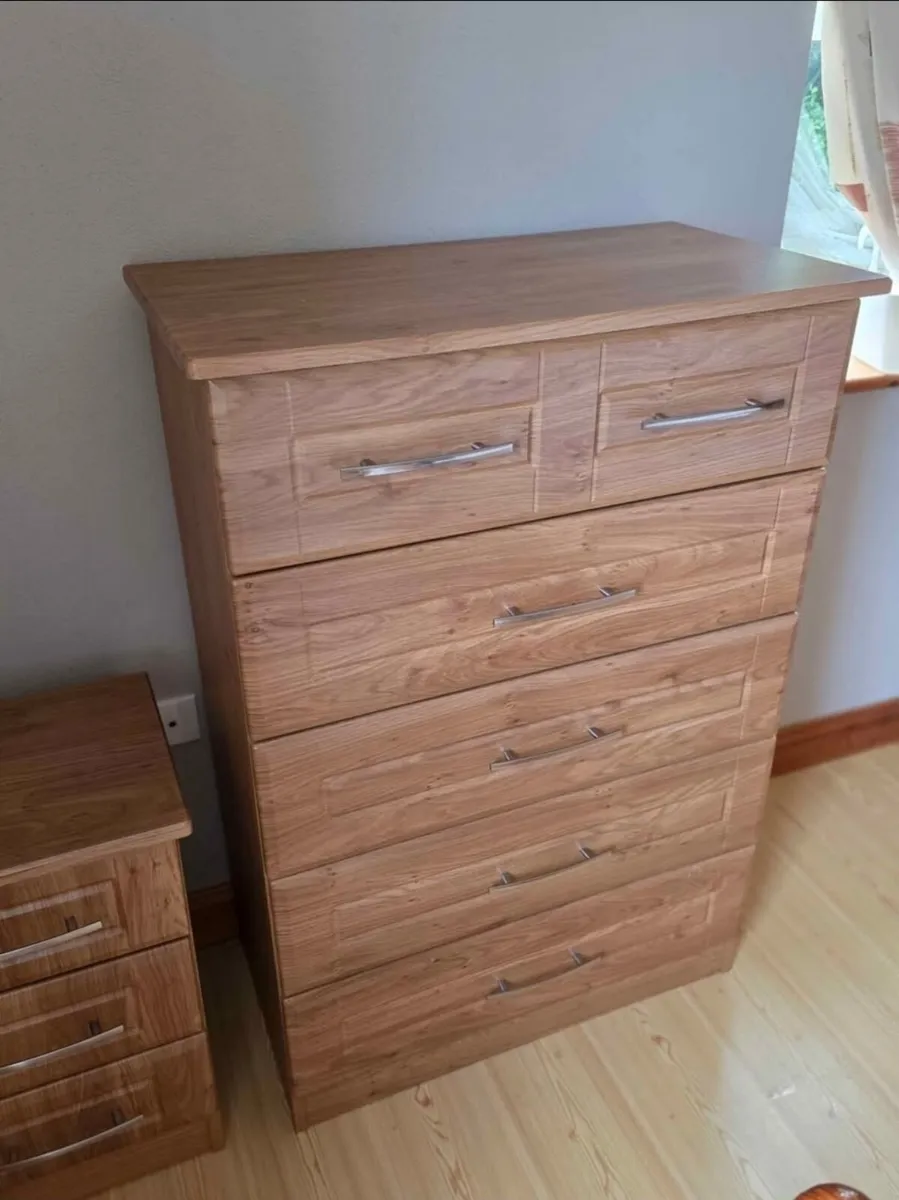 Wooden Chest of 5 drawers €200
Length - 80cm
Width - Image 4