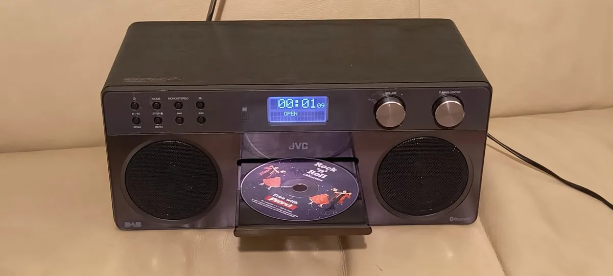 CD Hi-Fi system JVC model RD-D90 - Image 3