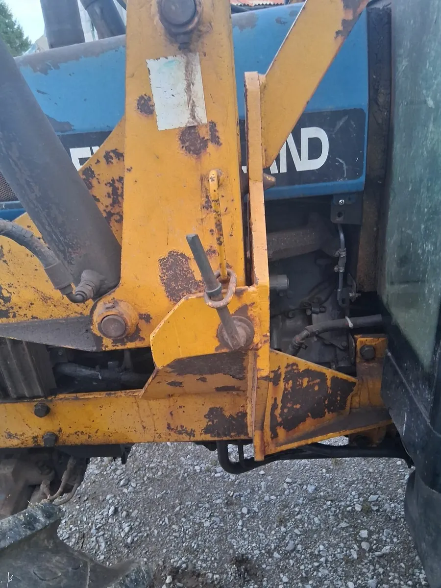 Grays lynkon tractor loader - Image 2