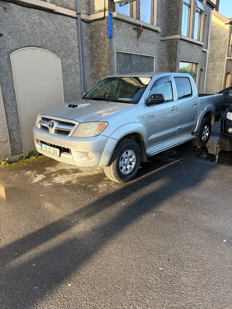 Toyota Hilux 3.0 D4D - Image 1