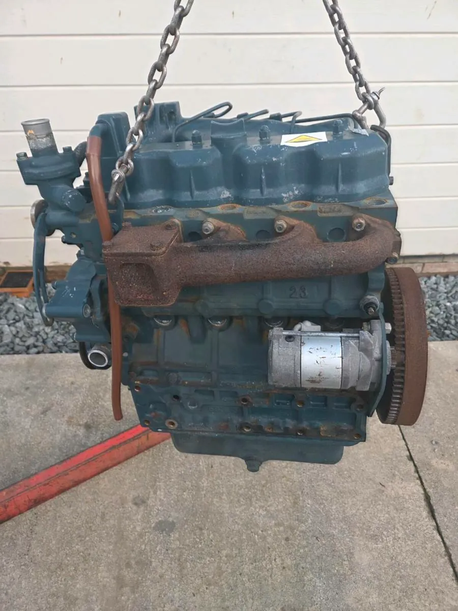 Kubota V2203 4 cylinder diesel engine - Image 4