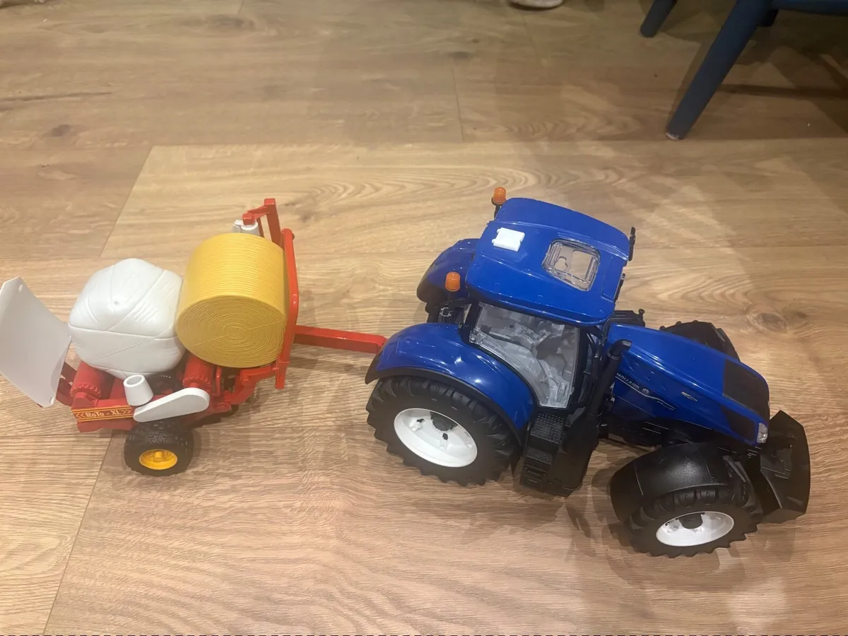 Bruder New Holland Tractor and Bale Wrapper - Image 4