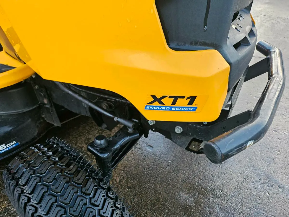 Cub Cadet Ride on Lawnmower 42 Inch Cutting Deck - Image 2