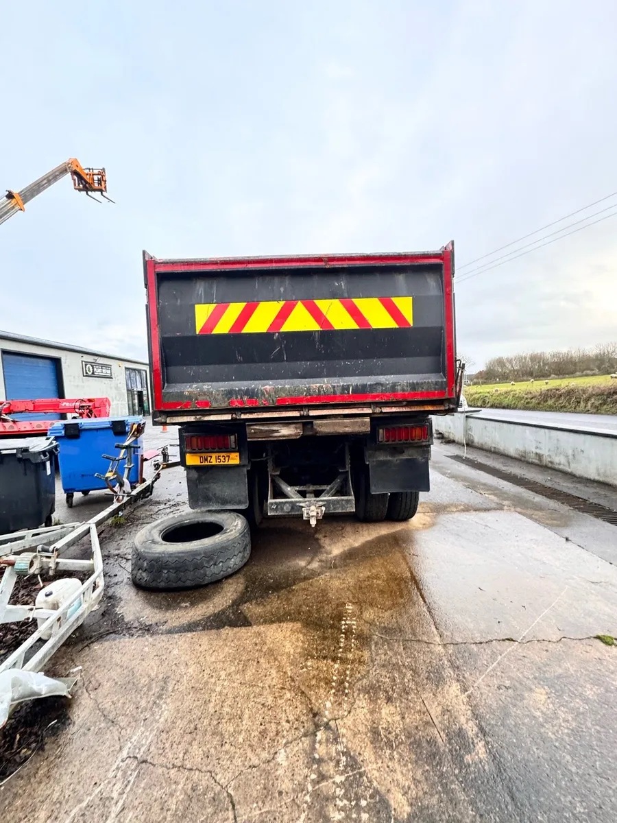 2011 Iveco tipper grab lorry - Image 4