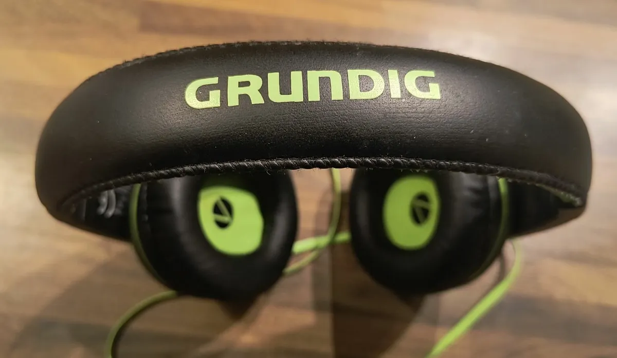 Stereo Grundig green Germany headphones - Image 1