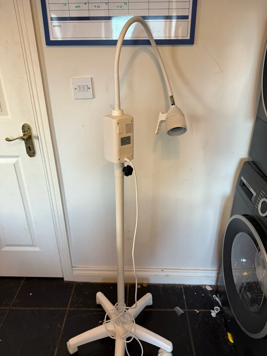 Examination lamp - Image 1