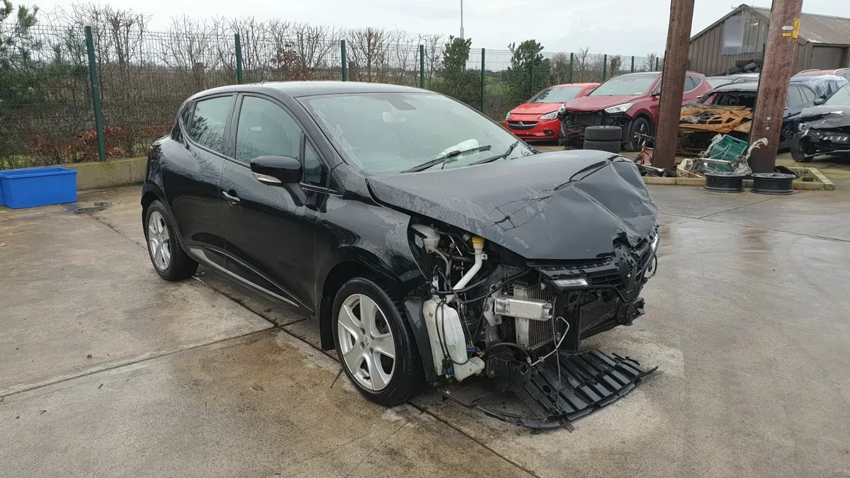 *For parts* Renault Clio, 1.5 dsl 5 speed (2014) - Image 1