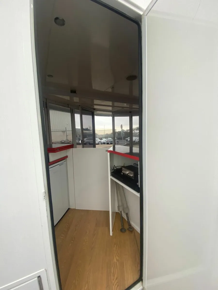 Portable showroom - Image 3