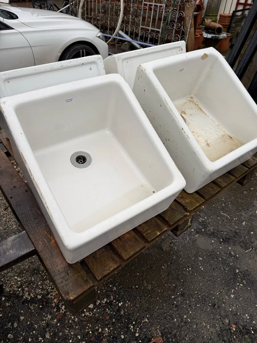 Slope sided Belfast Sinks. - Image 2