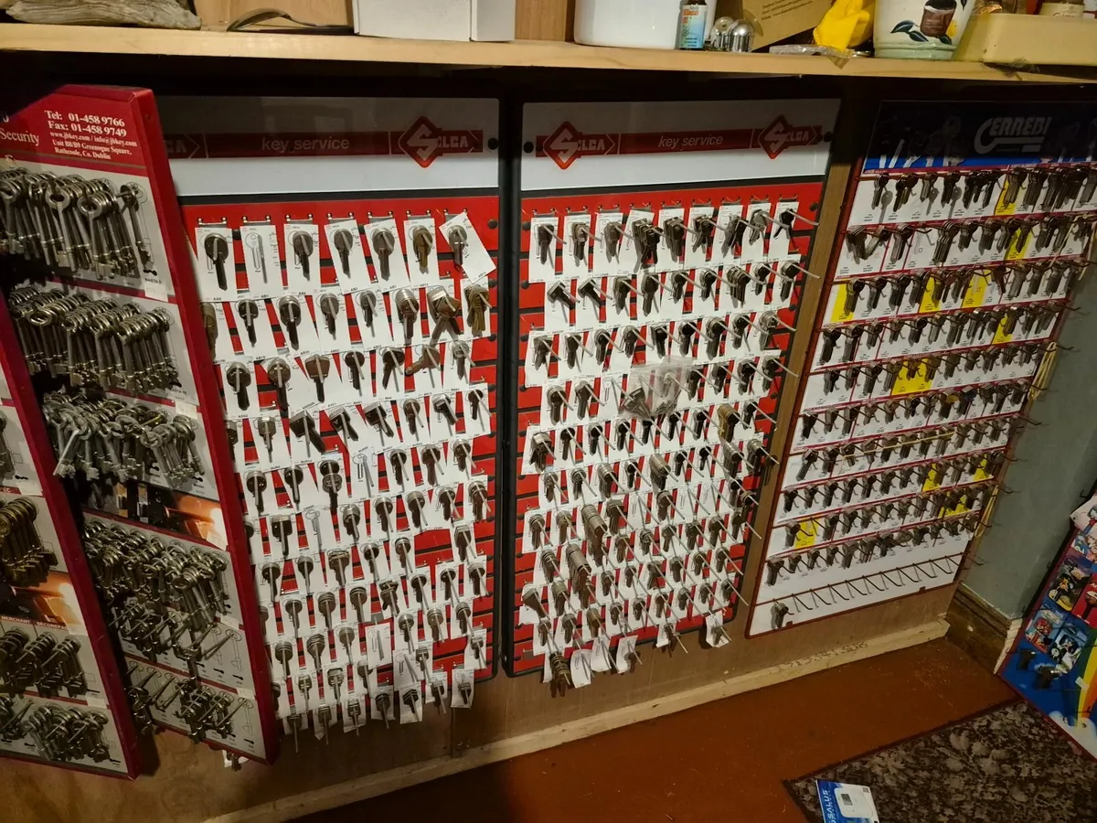 Shop stuff/stock - Image 3