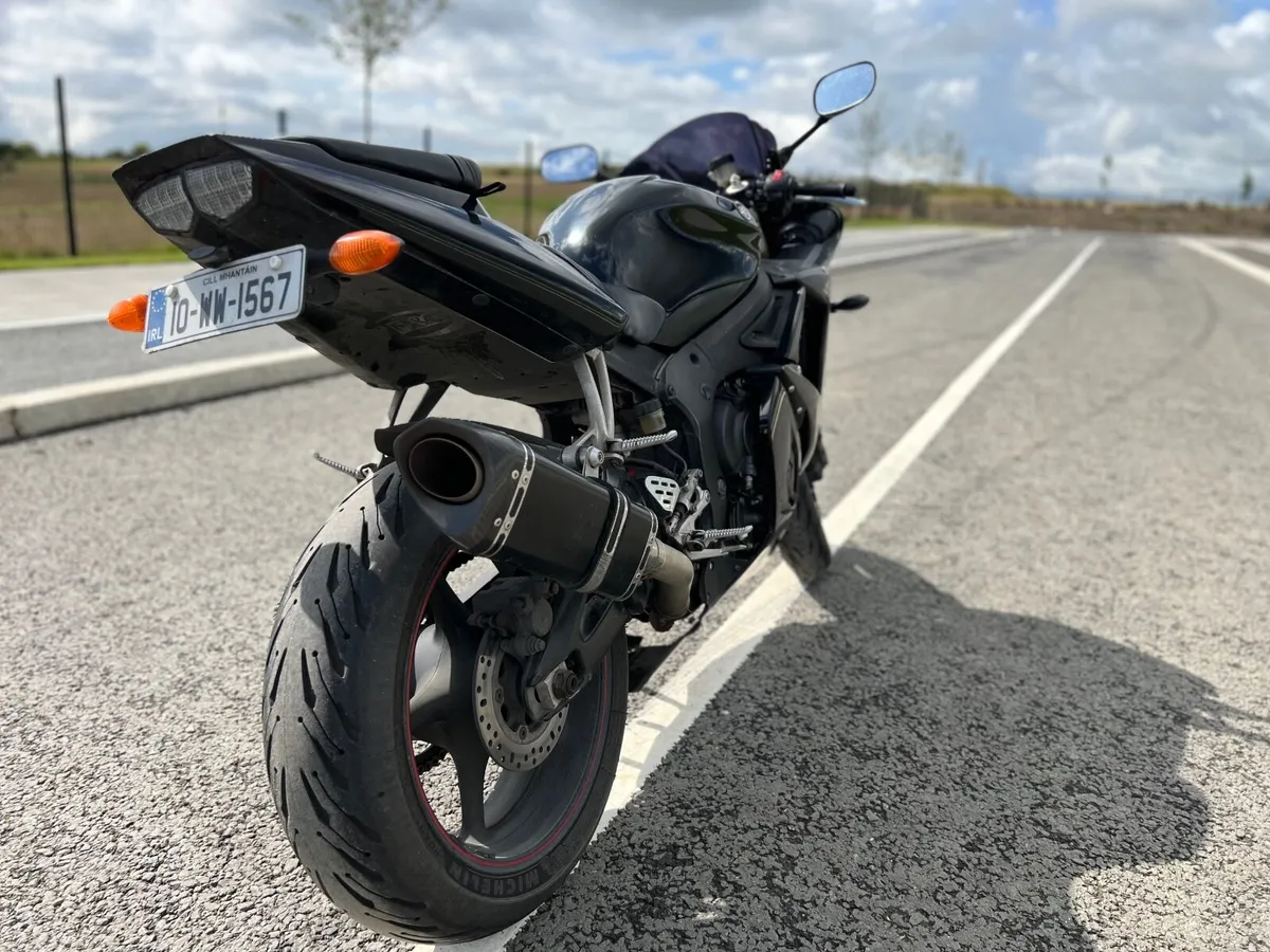 YAMAHA R6 - Image 4