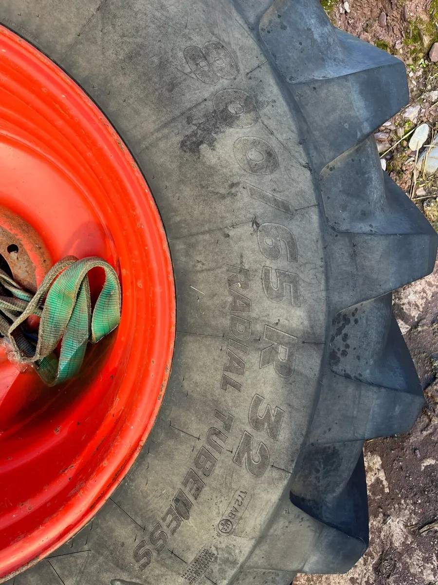 Two 800/65R32 Michelin tyres - Image 3